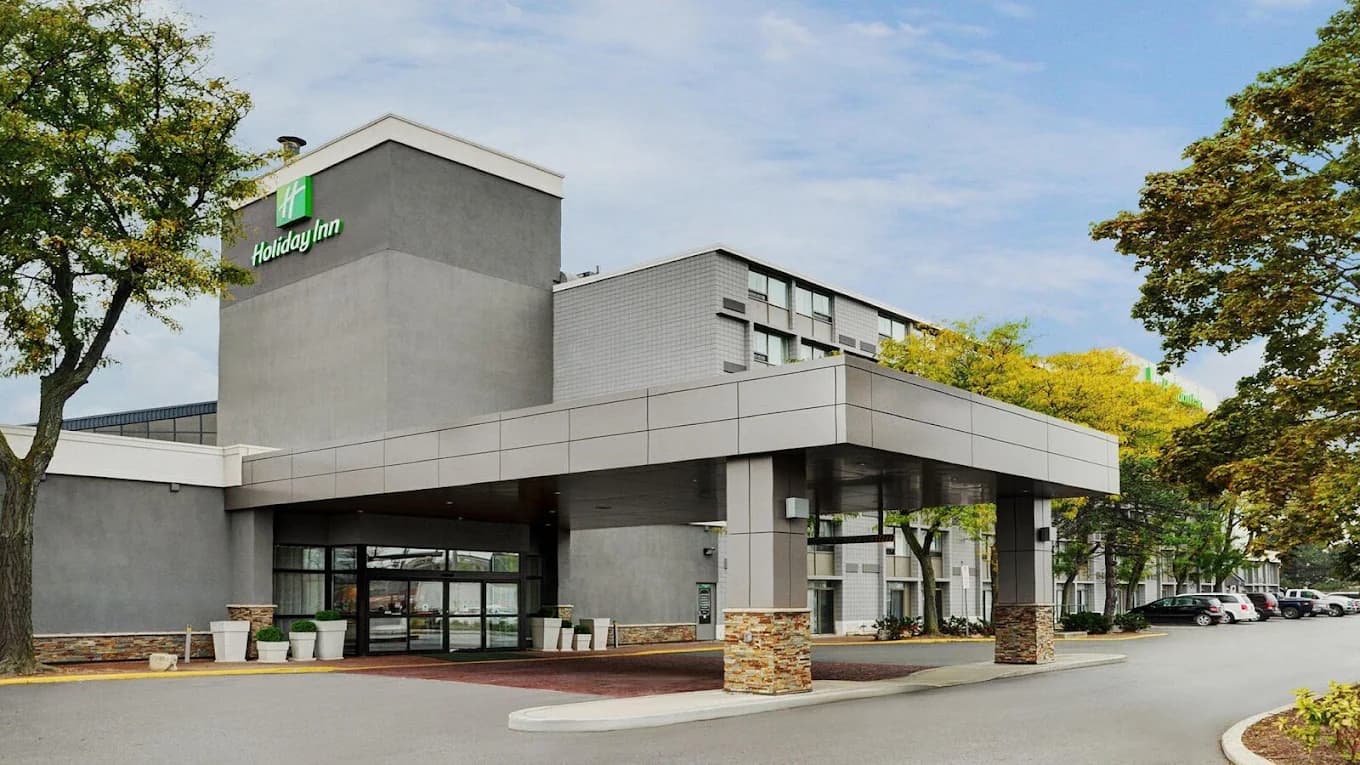Holiday Inn, Burlington — Before: the grey entrance and tower in its original finish