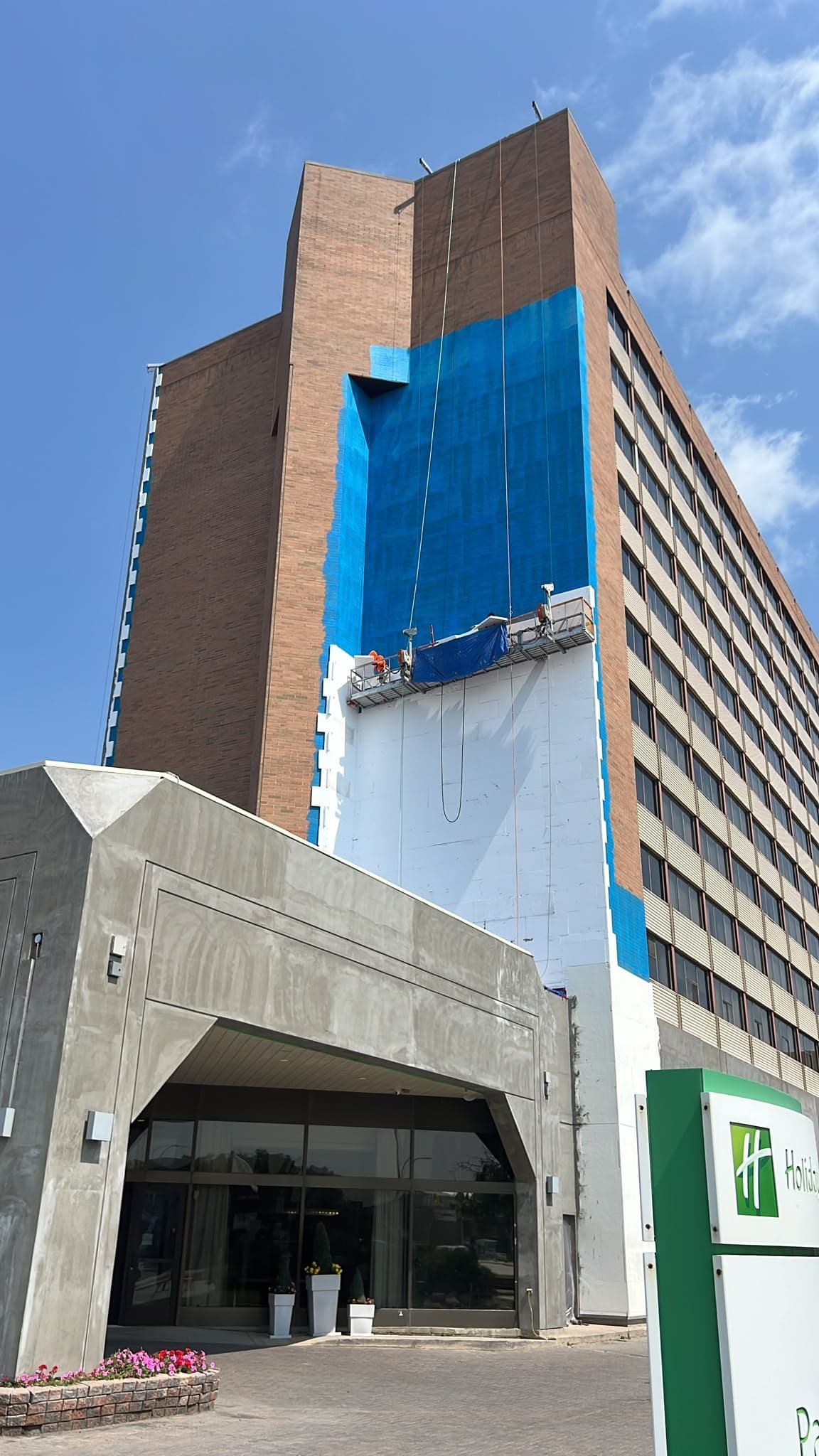 Holiday Inn, Winnipeg (1130 Pembina Highway) — 