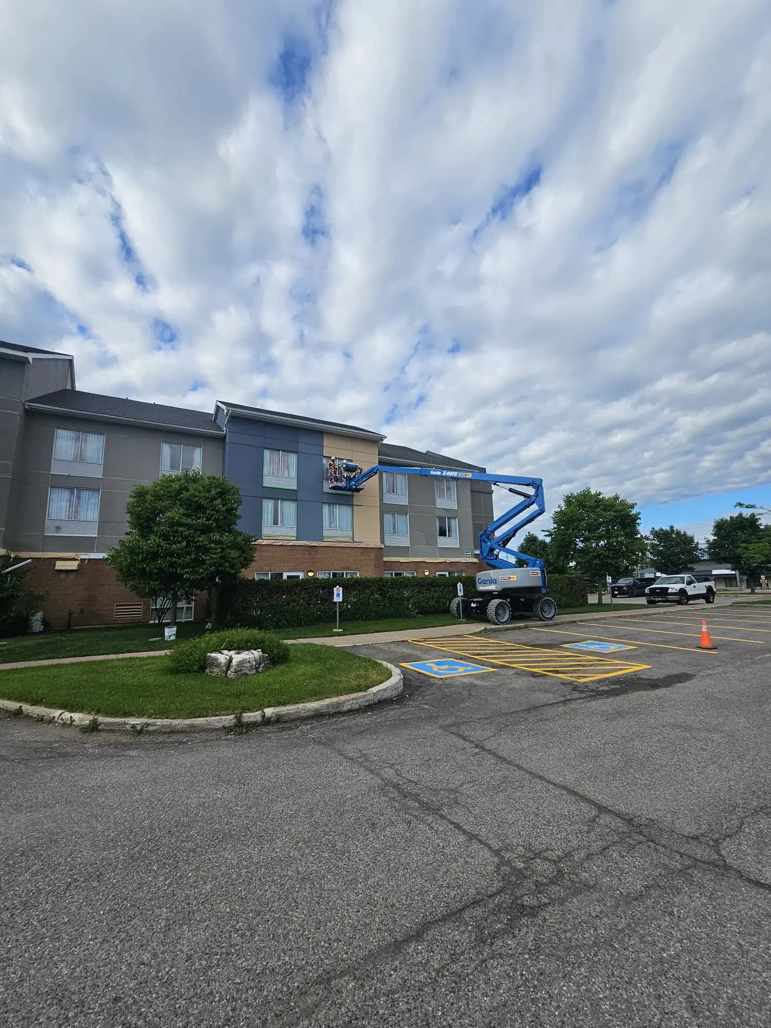 Fairfield by Marriott, Sault Ste. Marie — Working the end return one bay at a time