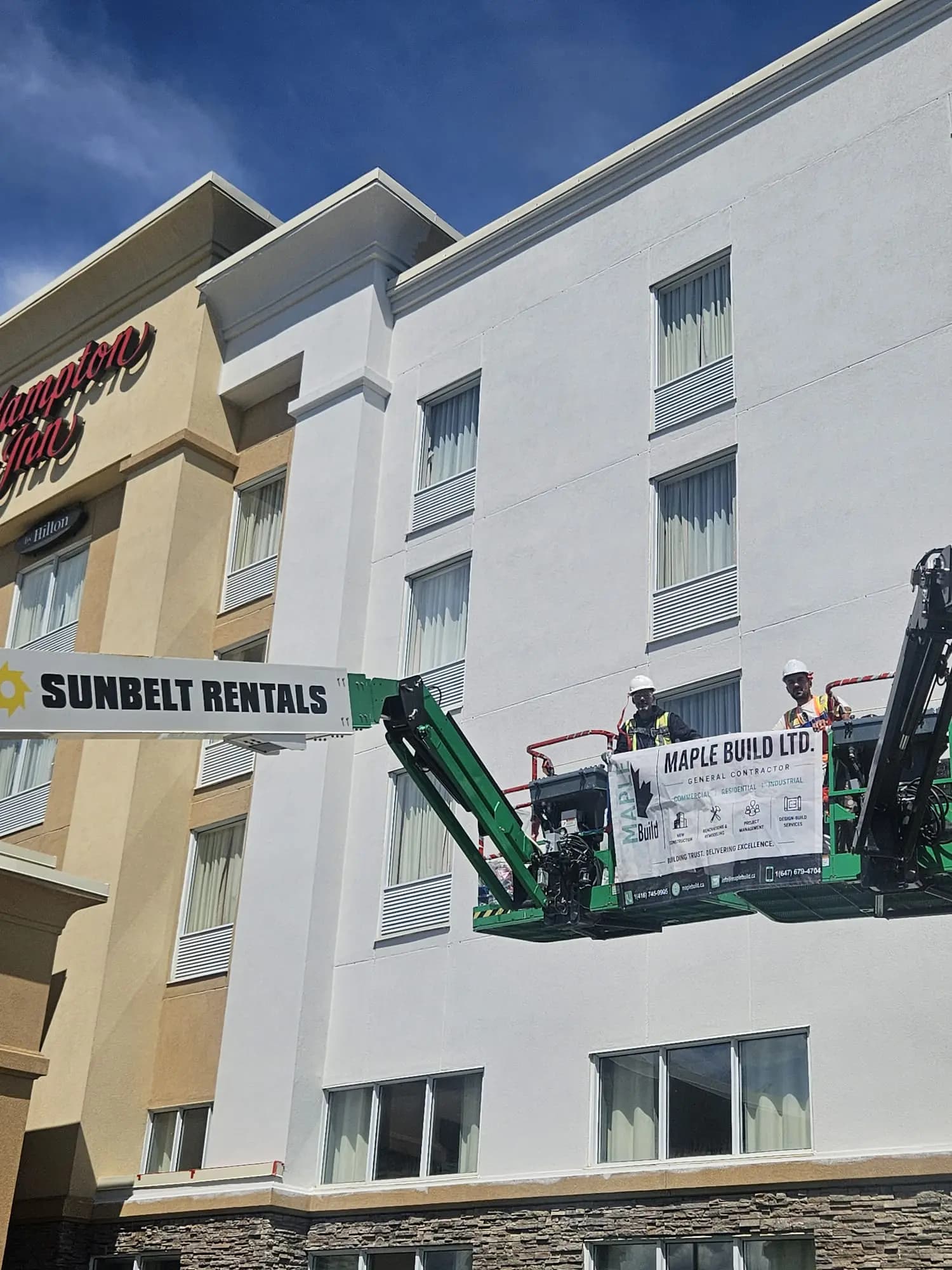 Hampton Inn, Greater Sudbury — Crew on the lift against the finished white wall