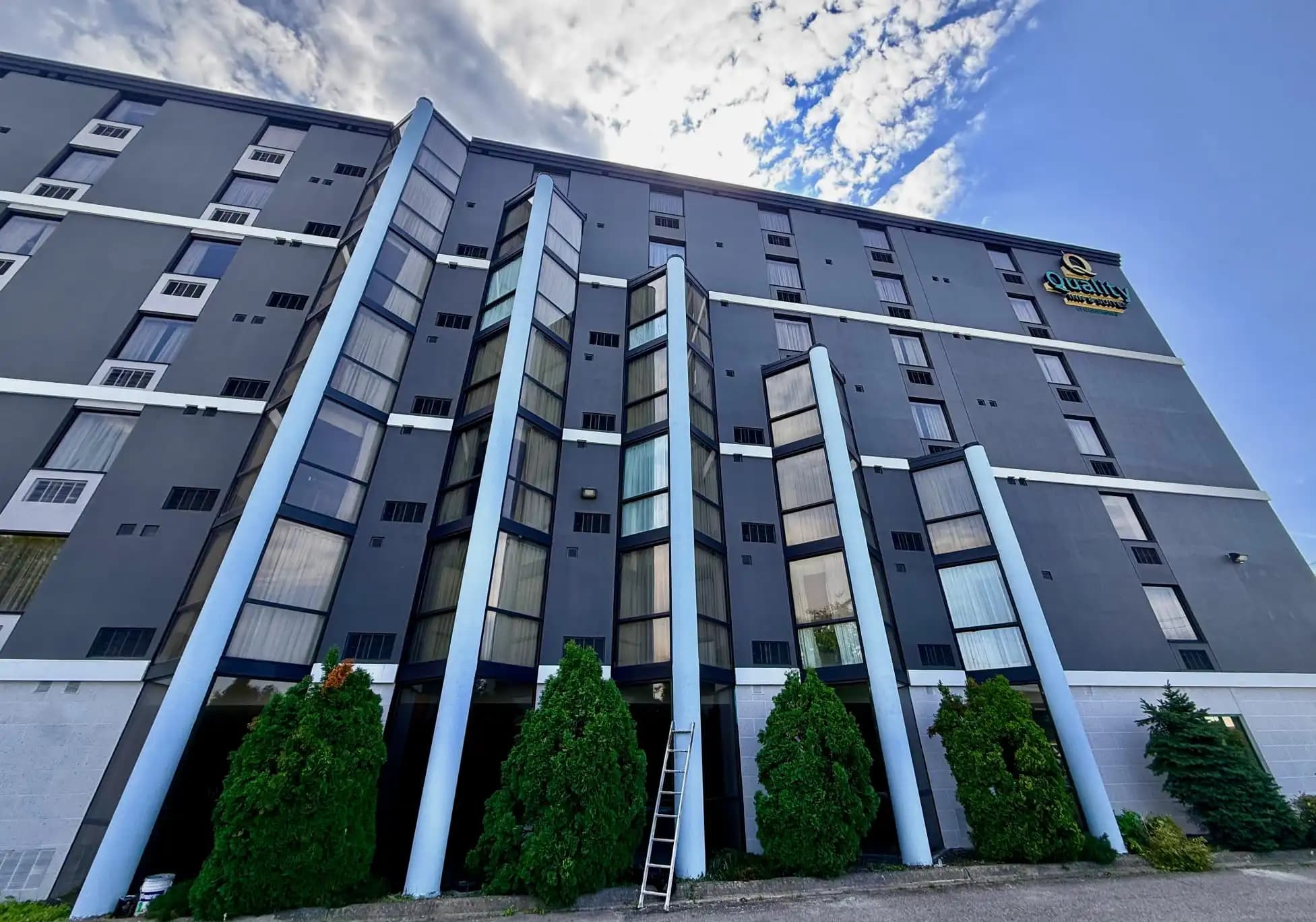 Quality Inn, Sault Ste. Marie — Front elevation finished, with the bay columns picked out in pale blue